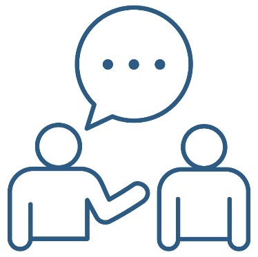 2 people having a conversation.